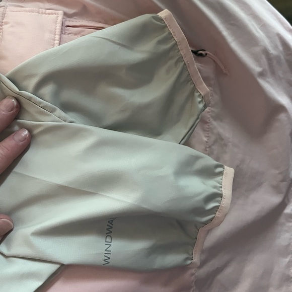 North Face lightweight rain jacket - size Large - BNWT - Picture 3 of 3